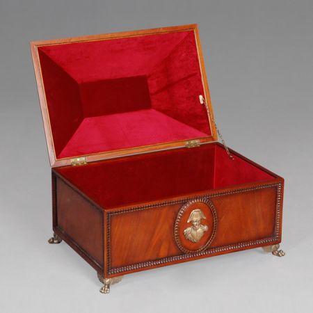 Napoleon Box / Truhe