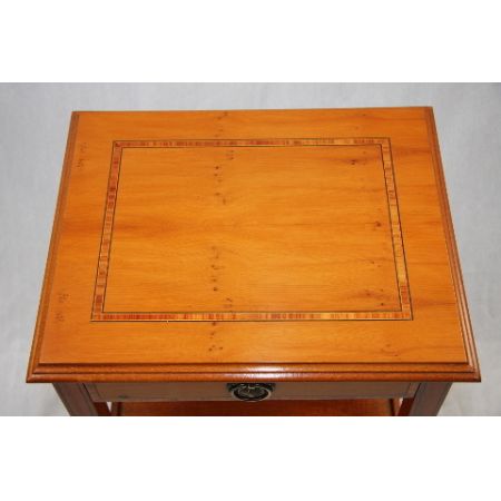 "Lamptable Yew" in Eibe - auch in Mahagoni erhältlich