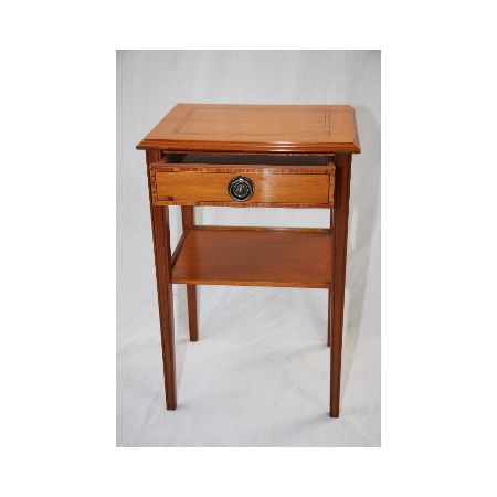 "Lamptable Yew" in Eibe - auch in Mahagoni erhältlich