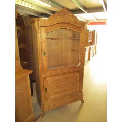 Massive Vitrine aus Weichholz