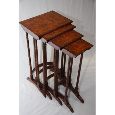 "Nest of Tables" 4er-Satz, Burl Optik