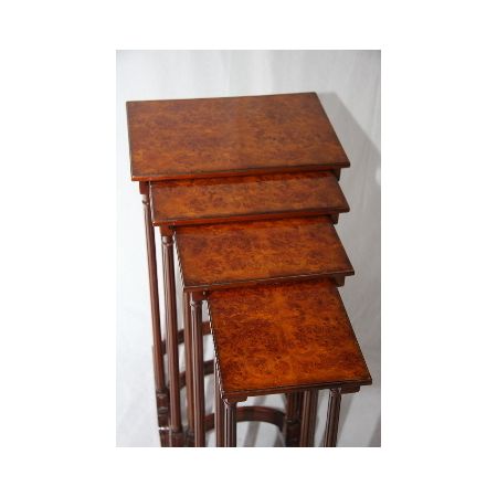 "Nest of Tables" 4er-Satz, Burl Optik