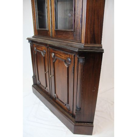 Antker Massivholz Eckschrank aus Mahagoni im Victorian Stil