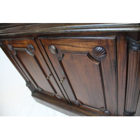 Antker Massivholz Eckschrank aus Mahagoni im Victorian Stil