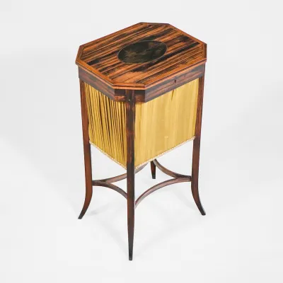 Antikes Nähtischchen