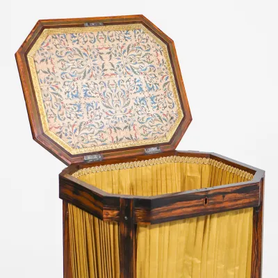 Antikes Nähtischchen