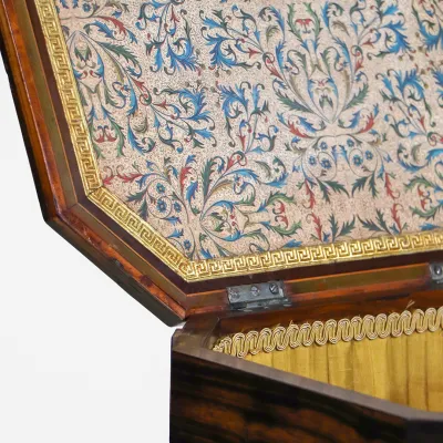 Antikes Nähtischchen