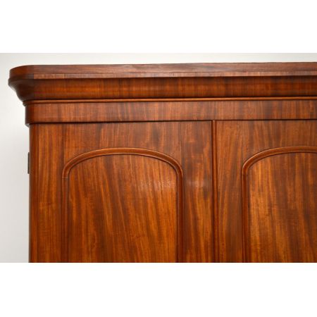 Antiker Classic Victorian Mahogany Linen Press