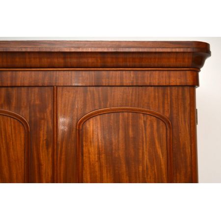 Antiker Classic Victorian Mahogany Linen Press