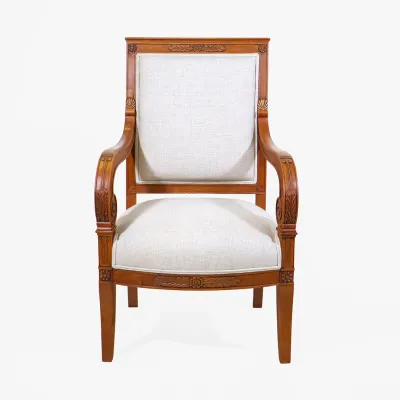 Armlehnsessel im Antikstil