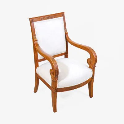 Armlehnsessel im Antikstil