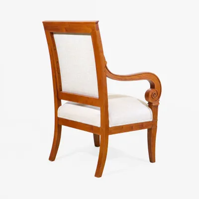 Armlehnsessel im Antikstil