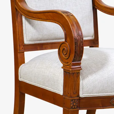 Armlehnsessel im Antikstil