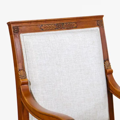 Armlehnsessel im Antikstil