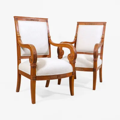 Paar Armlehnstühle im Victorian Style – Bergère Sessel aus Nussbaum