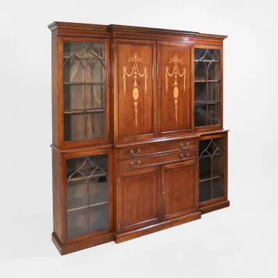Englischer Bücherschrank mit Glastüren im George III Stil – Breakfront Bookcase aus Mahagoni