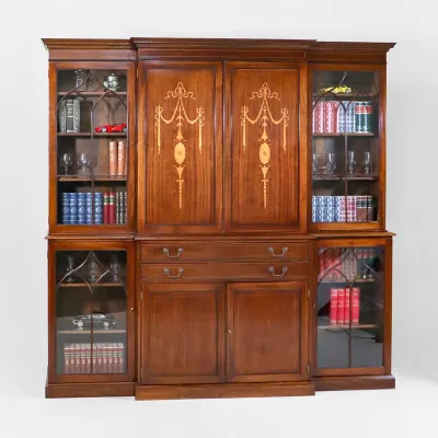 Englischer Bücherschrank mit Glastüren im George III Stil – Breakfront Bookcase aus Mahagoni