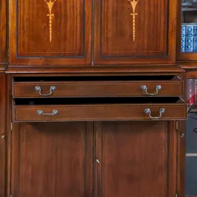 Englischer Bücherschrank mit Glastüren im George III Stil – Breakfront Bookcase aus Mahagoni