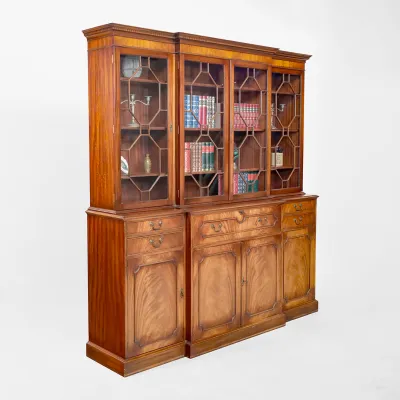 Englischer Bibliotheksschrank