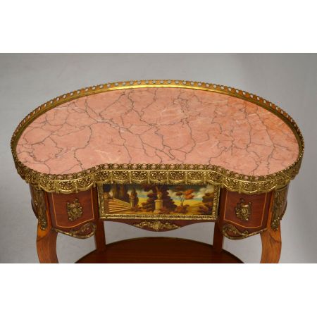 Paar antike Beistelltische mit Marmor Oberflächen im französischen Stil