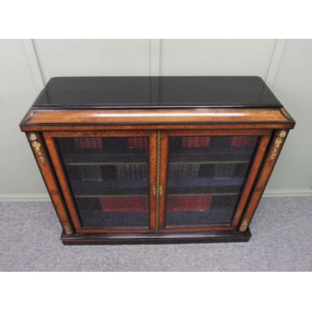 Antiker Bücherschrank aus dem 19. Jahrhundert