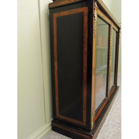 Antiker Bücherschrank aus dem 19. Jahrhundert