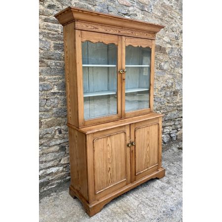 Antike glasierte Kommode