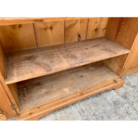 Antike glasierte Kommode