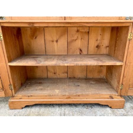 Antike glasierte Kommode