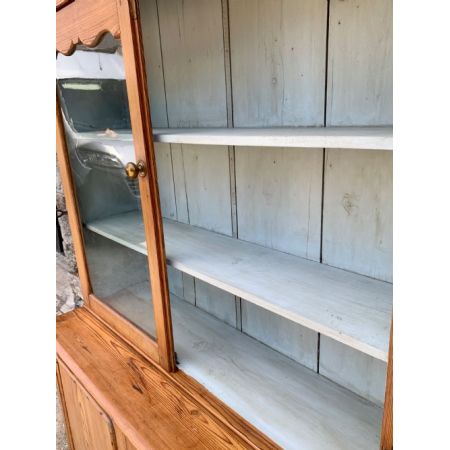 Antike glasierte Kommode