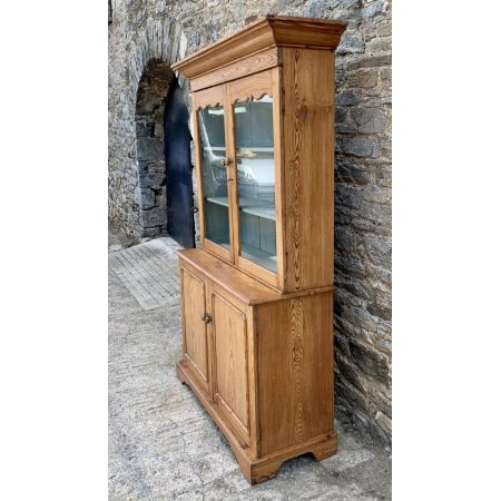 Antike glasierte Kommode