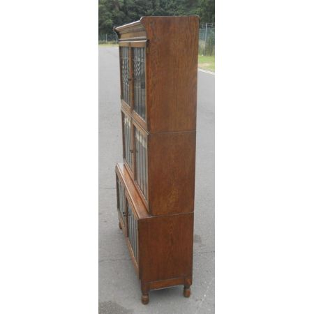 Antiker Bücherschrank um das Jahr 1900