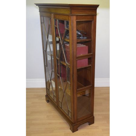 Antikes edwardianisches Bücherregal