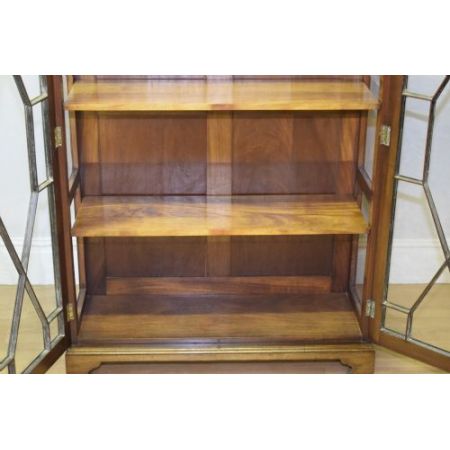 Antikes edwardianisches Bücherregal