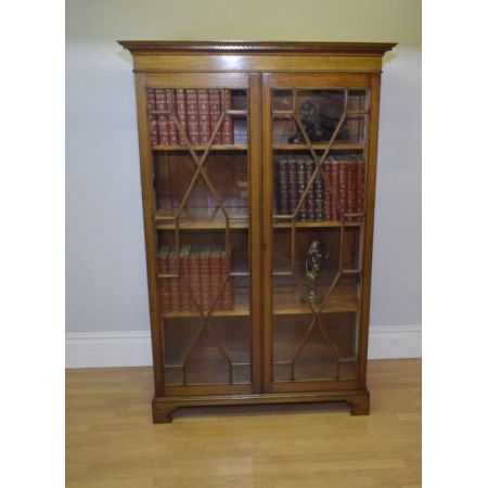 Antikes edwardianisches Bücherregal