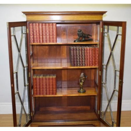 Antikes edwardianisches Bücherregal