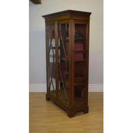 Antikes edwardianisches Bücherregal