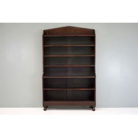 Antikes offenes Bücherregal