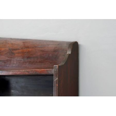 Antikes offenes Bücherregal