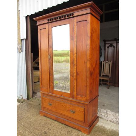 victorian Yew Wardrobe, Kleiderschrank ca. 1870 Jh.