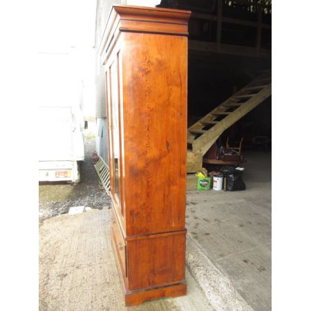 victorian Yew Wardrobe, Kleiderschrank ca. 1870 Jh.