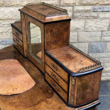 victorian walnut Ladies desk ca.1870 Jh.