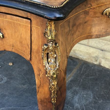 victorian walnut Ladies desk ca.1870 Jh.
