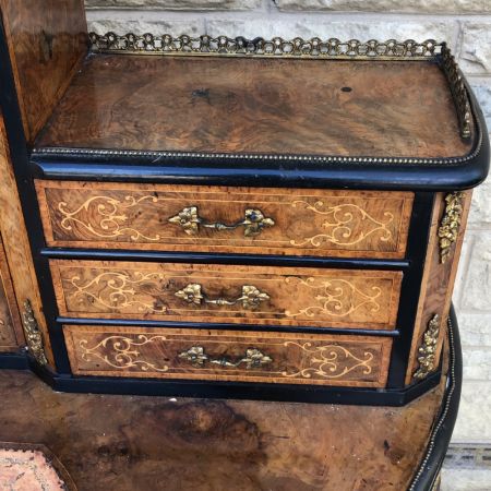 victorian walnut Ladies desk ca.1870 Jh.