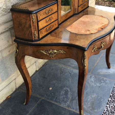 victorian walnut Ladies desk ca.1870 Jh.