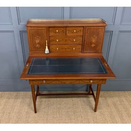 inlaid mahogany bonheur du jour by jas shoolbred & co. ca. 1900 Jh.