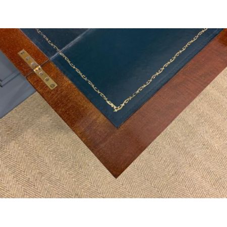 inlaid mahogany bonheur du jour by jas shoolbred & co. ca. 1900 Jh.