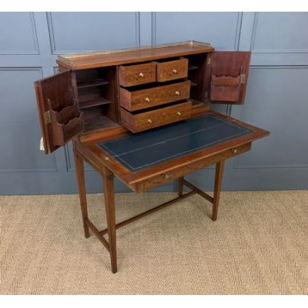 inlaid mahogany bonheur du jour by jas shoolbred & co. ca. 1900 Jh.