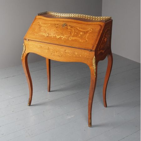 antique french inlaid walnut bureau de dame ca. 1880 Jh.