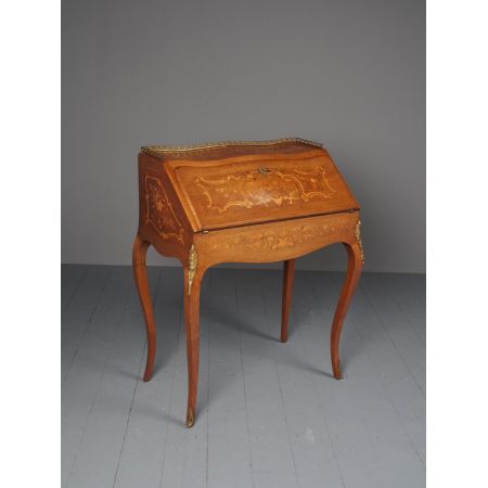 antique french inlaid walnut bureau de dame ca. 1880 Jh.